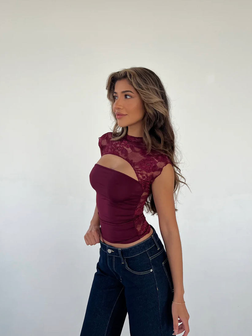LARA LACE SHORTSLEEVE TOP