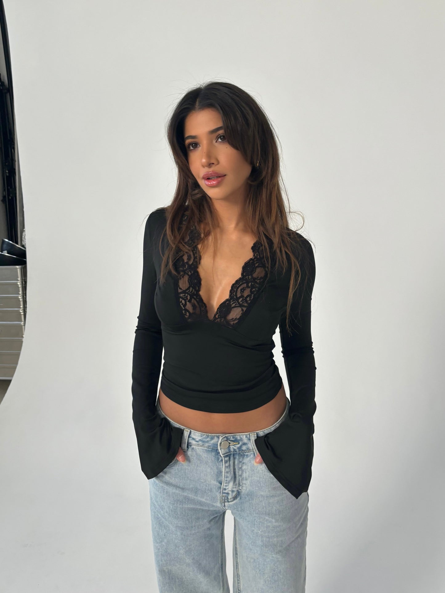 PRETTY BASIC LACE TOP