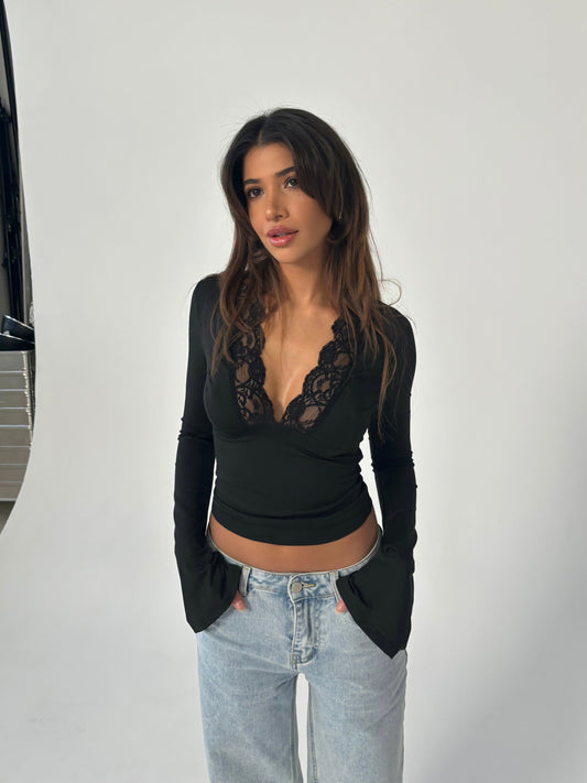 PRETTY BASIC LACE TOP