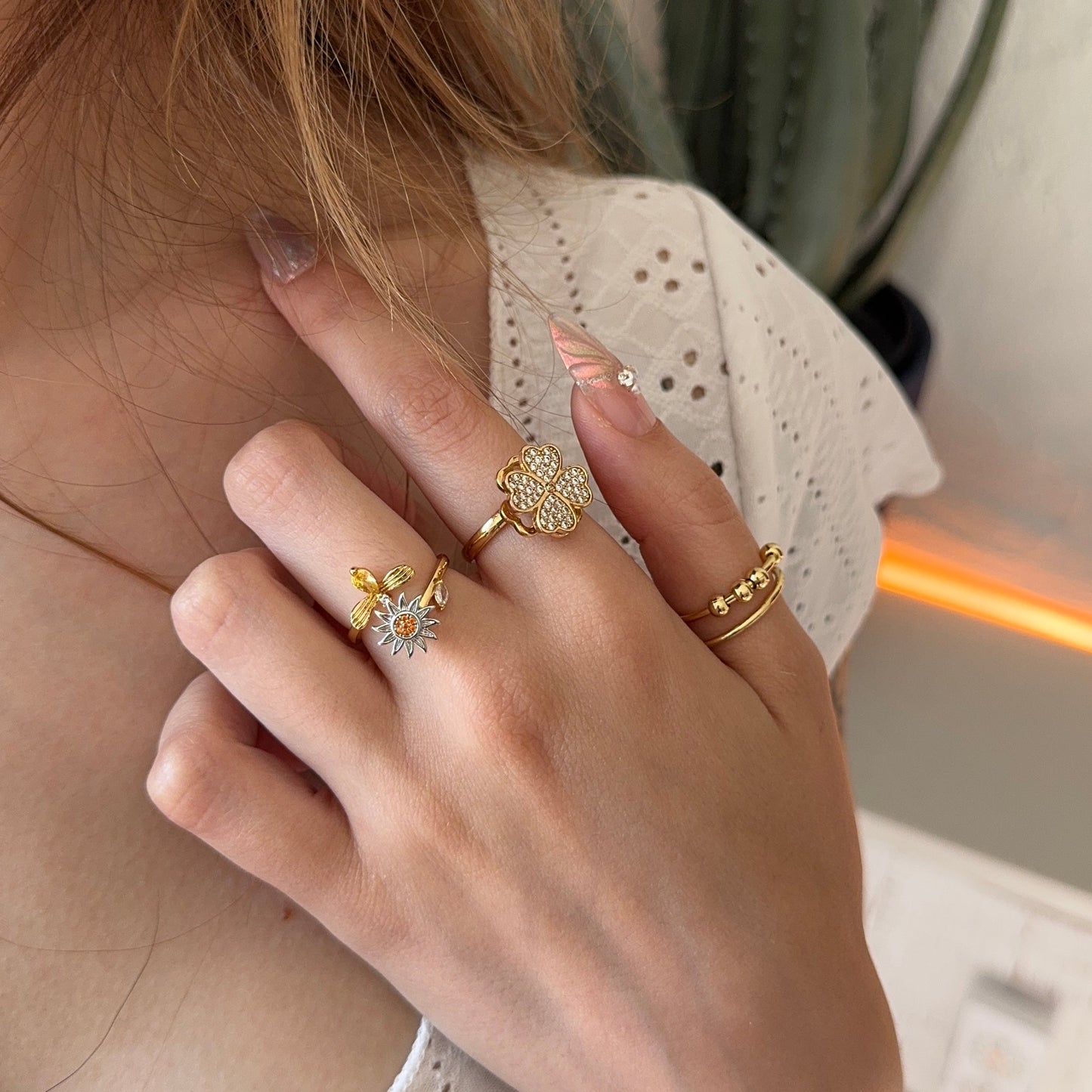 ADJUSTABLE ANTI-STRESS RING